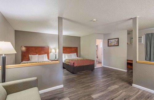Yreka Hotel | Econo Lodge Inn & Suites Yreka