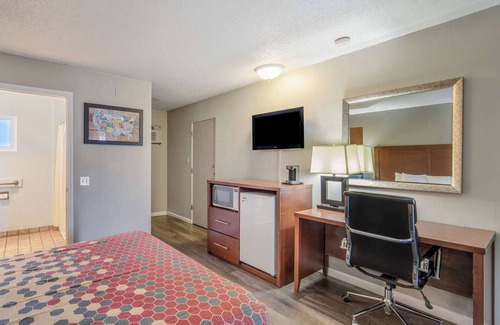 Yreka Hotel | Econo Lodge Inn & Suites Yreka