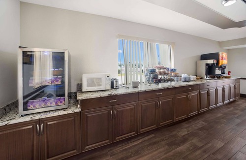 Boys Ranch Hotel | Econo Lodge Live Oak