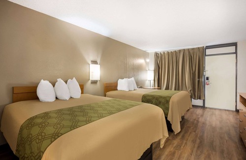 Boys Ranch Hotel | Econo Lodge Live Oak