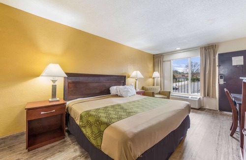 South Salisbury Hotel | Econo Lodge Salisbury