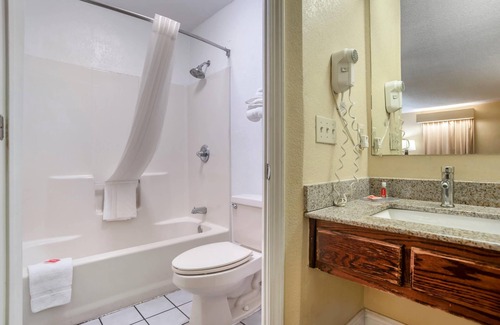 Tupelo Hotel | Econo Lodge Tupelo Barnes Crossing