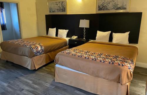 Fairfield Cabin | Econo Lodge