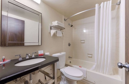 High Point Hotel | Econo Lodge