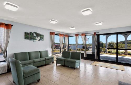 White Pine Cabin | Econo Lodge White Pine Morristown I-81 & I-40 Split