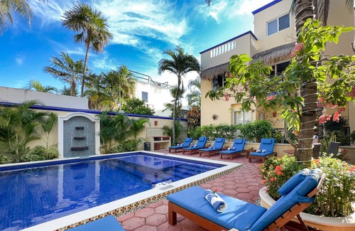 Puerto Morelos Apartment | Economical hotel style room with queen bed & bathroom w shower