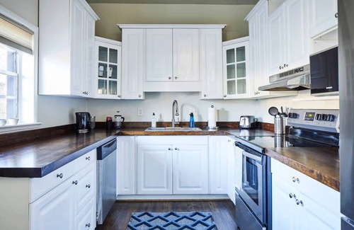 Crestline Heights House | Eden Brae - Birmingham s Premier Retreat