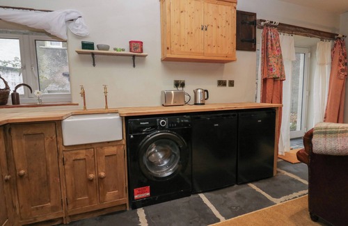 Duddon Valley Cottage | EDEN VALE CART HOUSE, pet friendly in Broughton-In-Furness