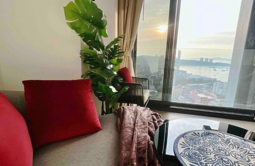Pattaya Bay Apartment | EDGE Pattaya Seaview with infinity pool