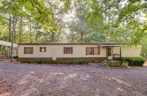Edgemont House | Edgemont Home with Deck about 9 Mi to Greers Ferry Lake!