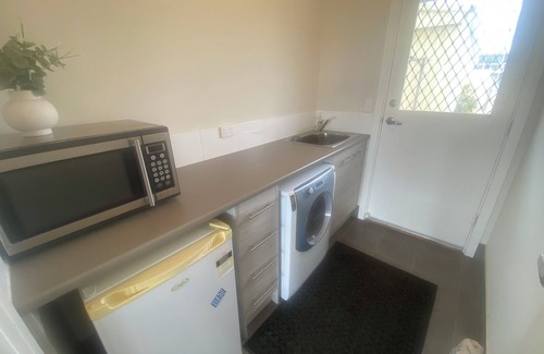 Melville House | Edithburgh Sea Views-2 storey holiday home with pool table! Off peak special!