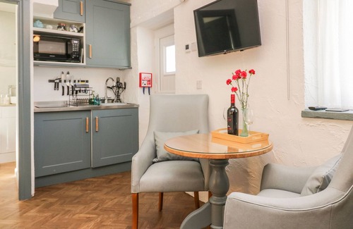 Near Sawrey Cottage | EES WYKE STUDIO, pet friendly, character holiday cottage in Sawrey