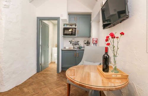 Near Sawrey Cottage | EES WYKE STUDIO, pet friendly, character holiday cottage in Sawrey