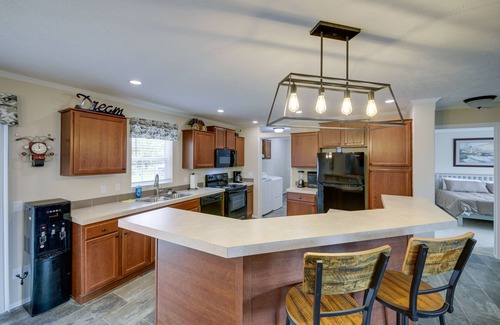 Pimento House | Efficiently Equipped Lewis Home: Deck & Gas Grill!