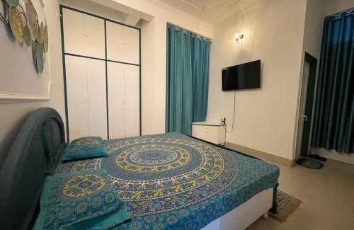 Varanasi Apartment | Egarden Krishna Deluxe Room