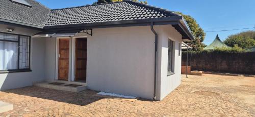 Akasia Apartment | Ekuhlaleni a home away from home R7