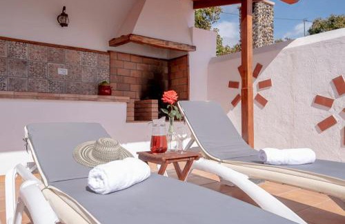 Brena Alta Villa | El Amanecer - villa privada con piscina agua salada, barbacoa y chimenea