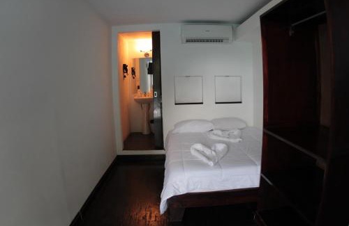 Manuel Antonio Hotel | El Faro Containers Beach Hotel