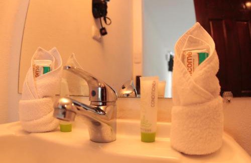 Manuel Antonio Hotel | El Faro Containers Beach Hotel