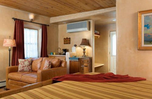 Downtown Santa Fe Bed & Breakfast | El Farolito B&B Inn