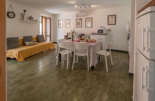 Vernazza Apartment | El Nin Apartment with Terrace