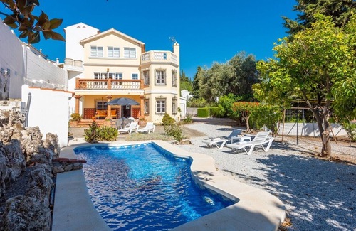 Macharaviaya Villa | El Olivo de Macharaviaya by Ruralidays