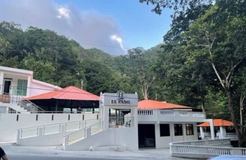 Los Hidalgos Apartment | El Paso Hotel Restaurant - 4 guests