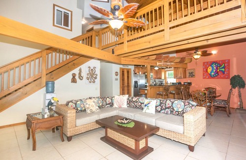 Antoneys Cay Villa | El Presidio, Beachfront Villa Sandy Bay