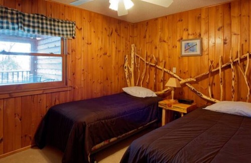 Orr Resort | Elbow Lake Lodge: Lakeview Suite
