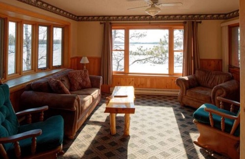 Orr Resort | Elbow Lake Lodge: Lakeview Suite