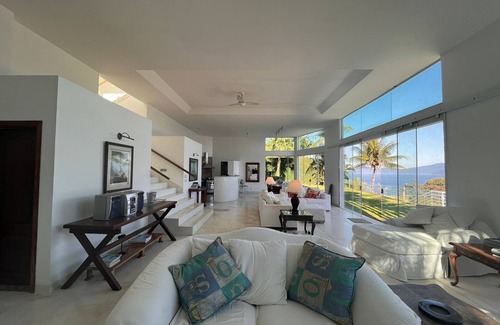 Portogalo House | ELEGANCE, STUNNING VIEW, COMFORT ALL IN ONE PLACE PORTOGALO CONDOMINIUM