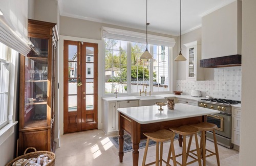 Downtown Charleston House | Elegant 1839 Charleston Retreat with Private Courtyard + Heated Saltwater Pool