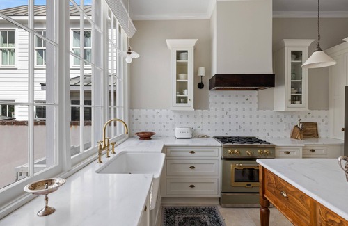 Downtown Charleston House | Elegant 1839 Charleston Retreat with Private Courtyard + Heated Saltwater Pool