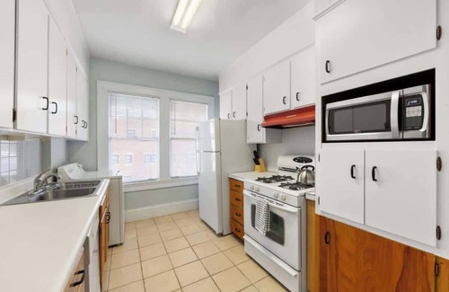 Charlotte Condo | Elegant 1BR King Condo | Elizabeth-Plaza Midwood