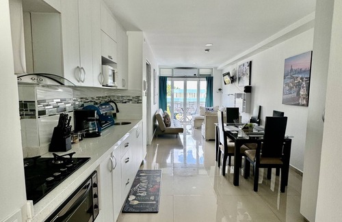 Cali Apartment | Elegant 2 Bedroom Apt Near CQB, Imbanaco, Tequendama Shopping Areas, Wifi & AC,