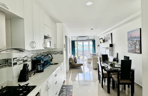 Cali Apartment | Elegant 2 Bedroom Apt Near CQB, Imbanaco, Tequendama Shopping Areas, Wifi & AC,
