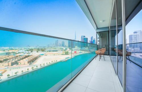 Al Safa Apartment | Elegant 2 M with Direct Canal & Iconic View