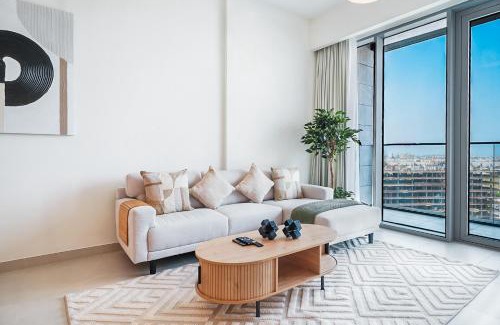 Al Safa Apartment | Elegant 2 M with Direct Canal & Iconic View