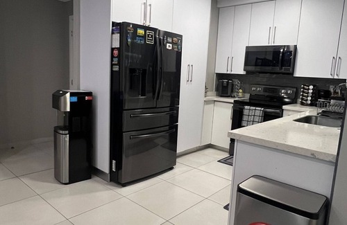 Tegucigalpa Apartment | Elegant 3-Bedroom Apartment with Ensuite Baths & City Views – Secure & Stylish