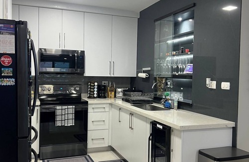 Tegucigalpa Apartment | Elegant 3-Bedroom Apartment with Ensuite Baths & City Views – Secure & Stylish