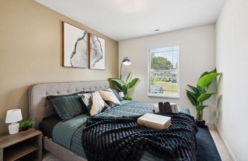 Southwest Raleigh House | Elegant 3BR Retreat King Bed Near Cary & NC State