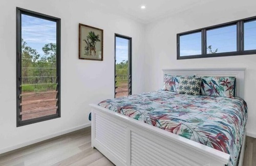 Humpty Doo House | Elegant 4 Bedroom Humpty Doo Getaway- Sleeps 12