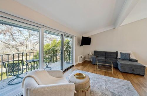 Lake Geneva Apartment | Elegant 4-Season Lake Geneva Condo with Fireplace!