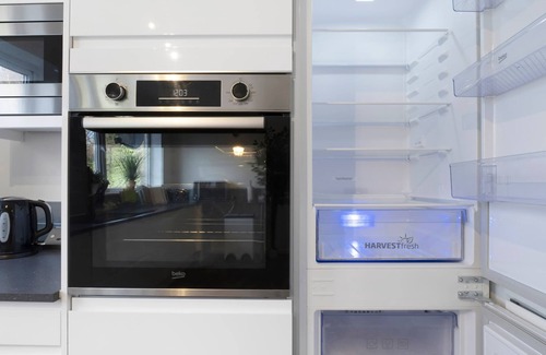 Peterborough House | Elegant 4BR House Near City Centre | Angus Suites