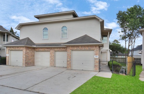 Conroe House | Elegant and Cozy 3 Bed Room Conroe home