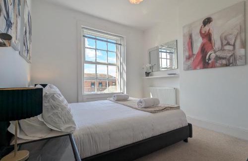 Birkenhead Apartment | Elegant Apartment In Hamilton Square Free Parking