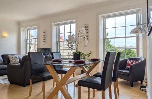 Birkenhead Apartment | Elegant Apartment In Hamilton Square Free Parking