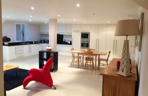 Porto Moniz Apartment | Elegant Apartment in Levada Grande + Terrace + 120 m²