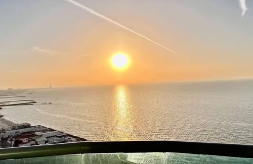 Rumailah Apartment | Elegant Beachfront Apartment with Sea Views