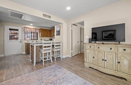 Green Valley Condo | Elegant Green Valley Villa 55+